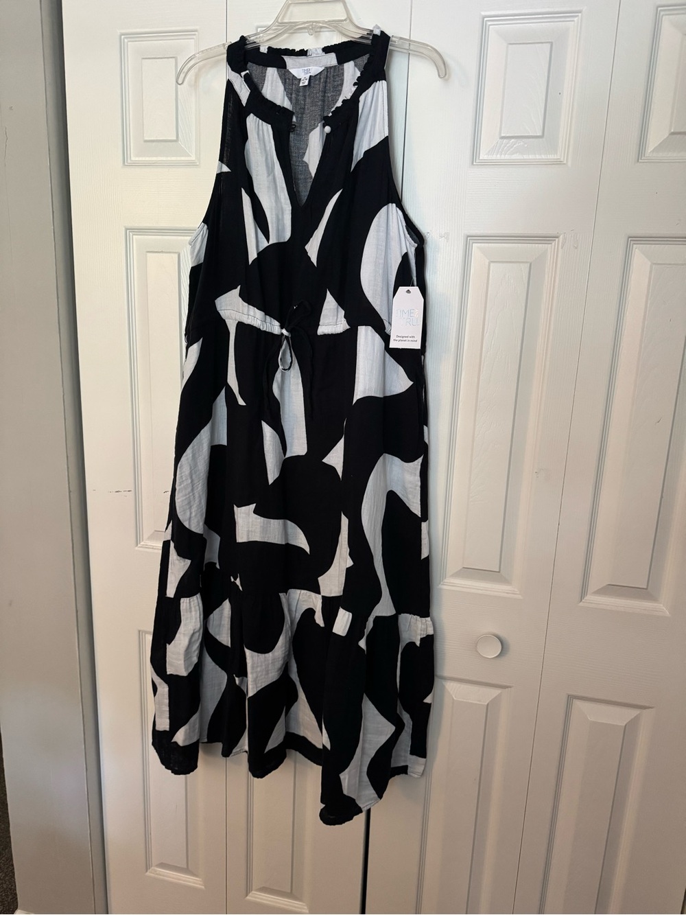 Time and Tru Black & White Abstract Maxi Dress